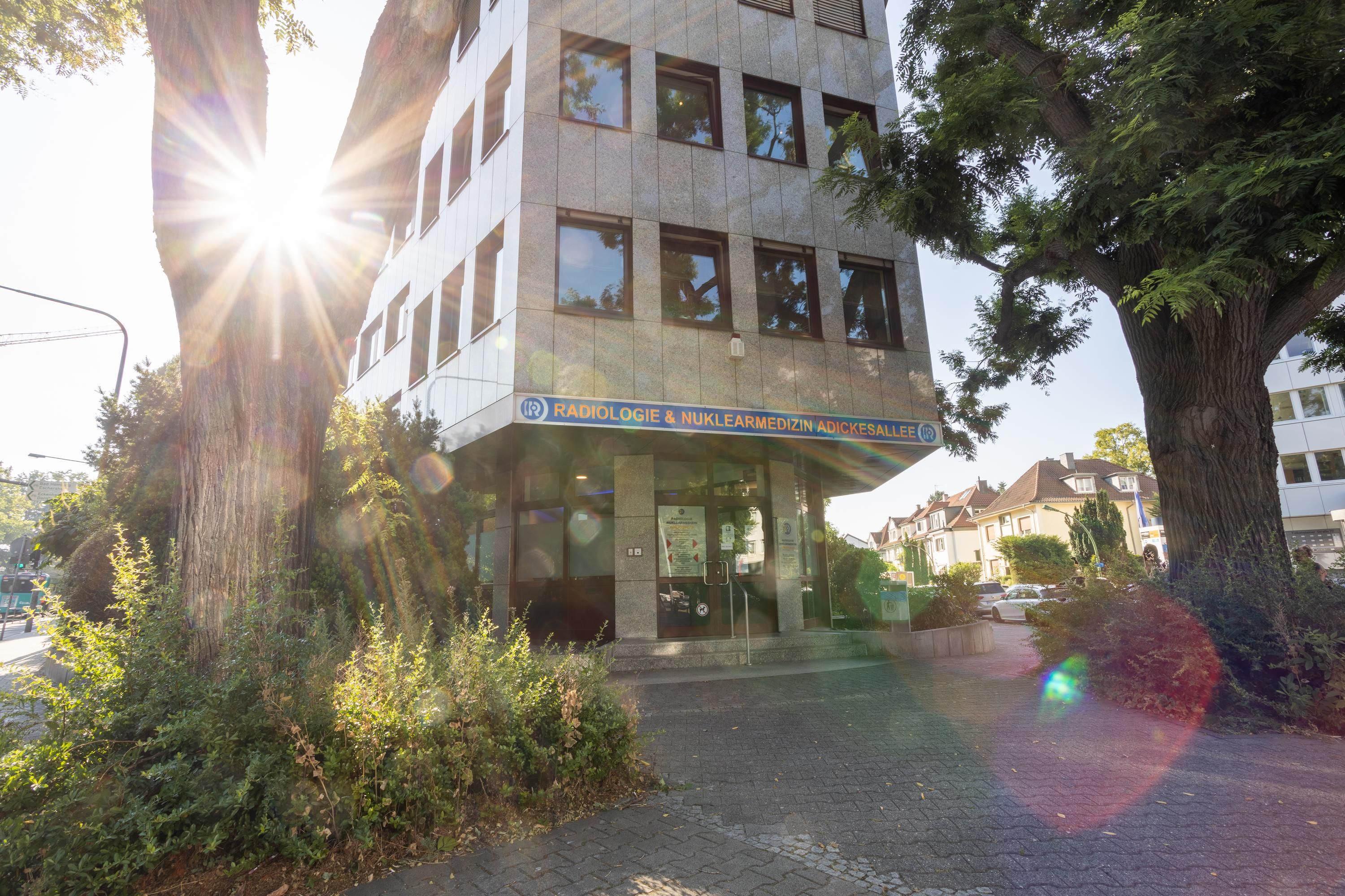 Radiologie Nuklearmedizin Adickesallee in Frankfurt, Außenaufnahme